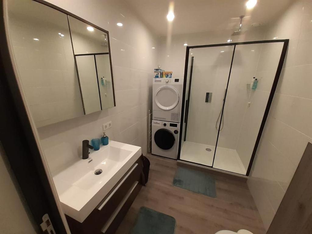 Appartement Deluxe Tilburg Bagian luar foto